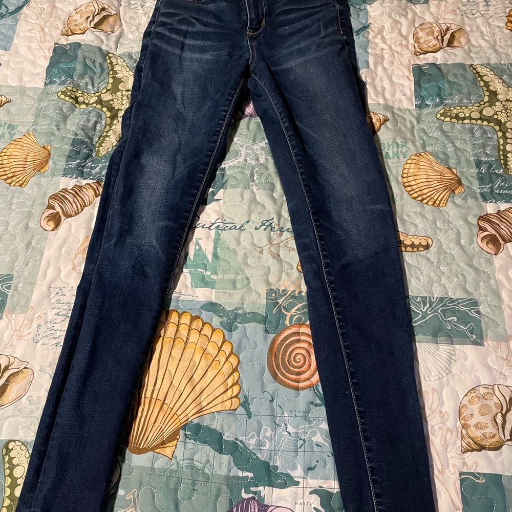 Pair of women’s size 4 American Eagle jeggings in excellent condition